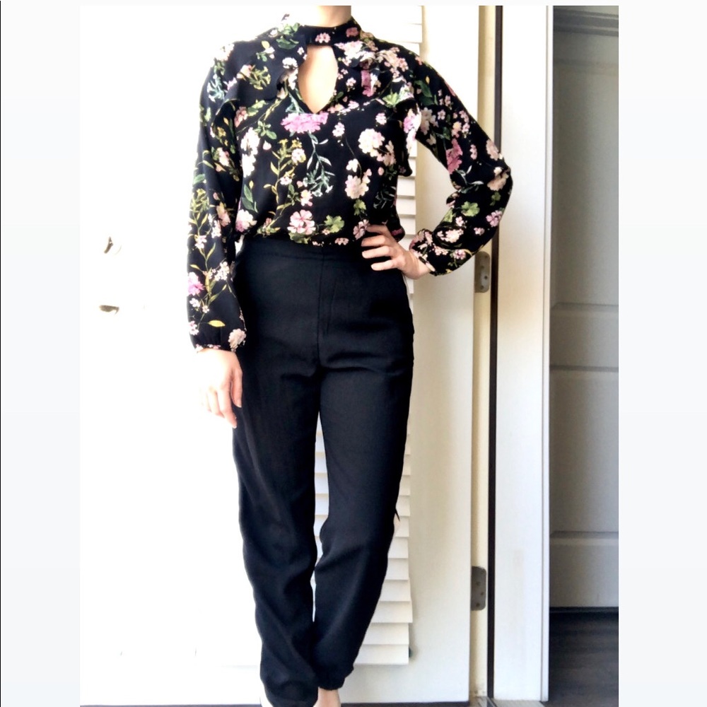 Long Sleeve Top with Ruffle & Keyhole Detail sS